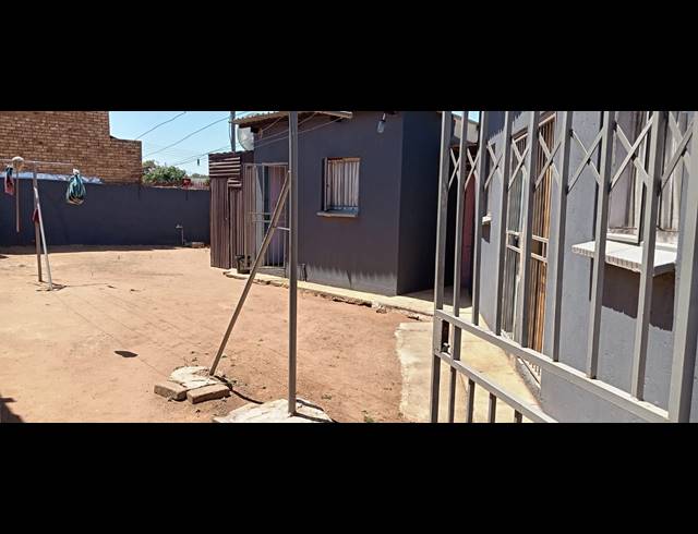 11 BEDROOM HOUSE FOR SALE IN SOSHANGUVE L